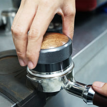 โหลดรูปภาพลงในเครื่องมือใช้ดูของ Gallery Barista Space Wooden Adjustable Distribution Tool